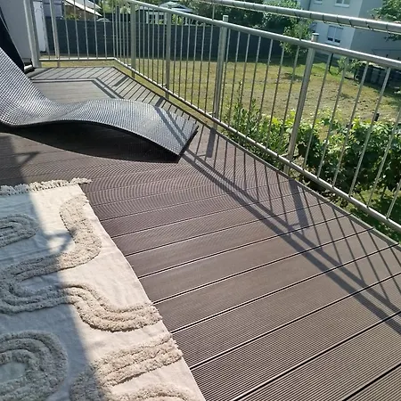 Gruene Oase Koeln Bonn - Traveler Award Gewinner 니더카젤